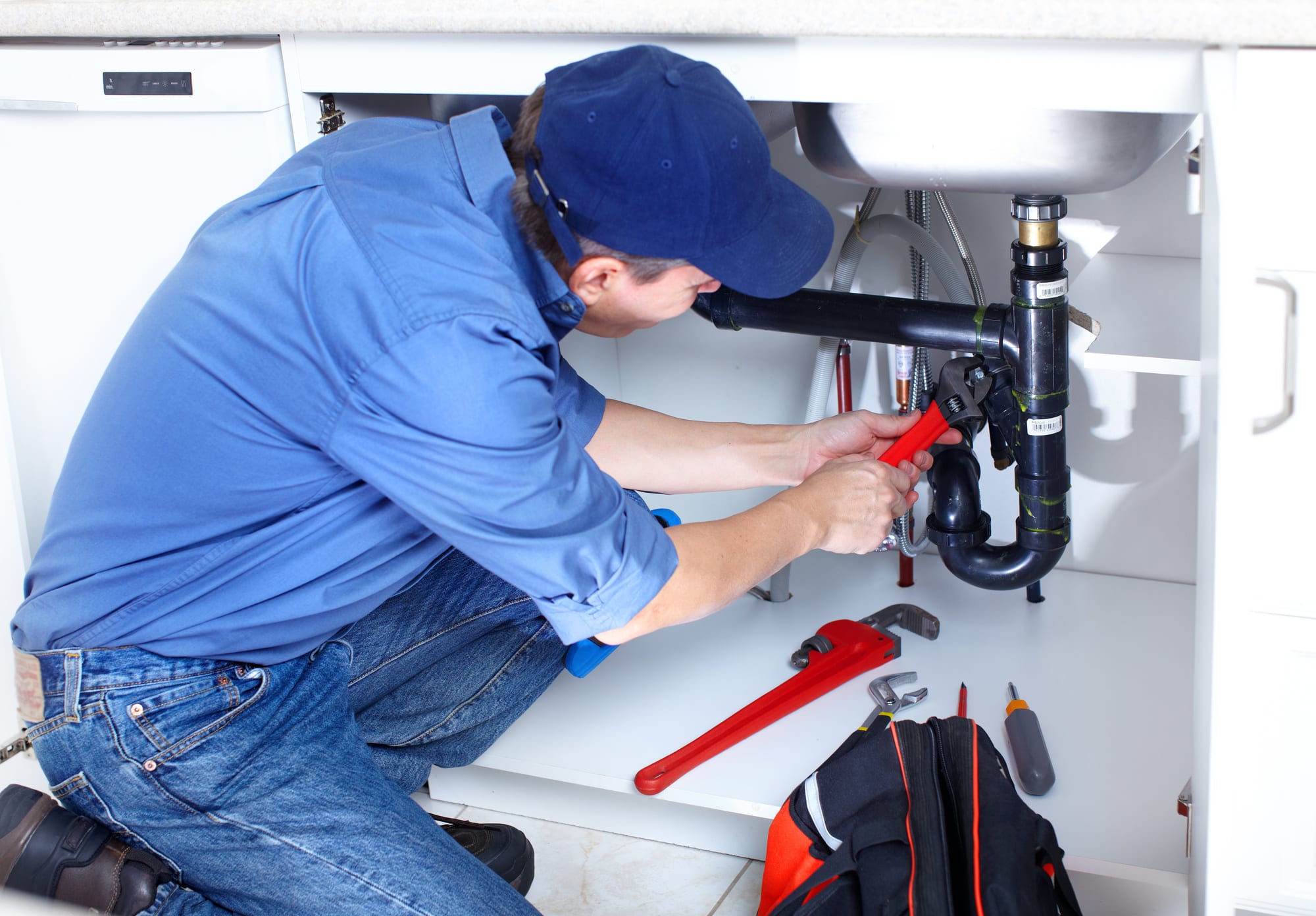 5 Crucial Tips to Keep in Mind When Hiring a Professional Plumber